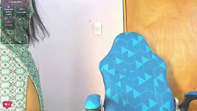 Iniya Parul online show from February 20, 1:57 pm