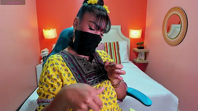 Iniya Parul online show from October 31, 1:30 pm