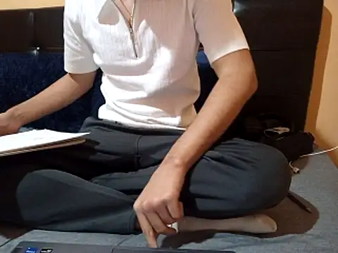 esmermoon online show from February 28, 12:21 am