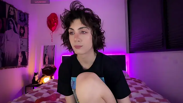 Snapshot of kira_yoshika9e chatting on February 24, 7:59 pm kira yoshika9e online show from February 24, 7:59 pm