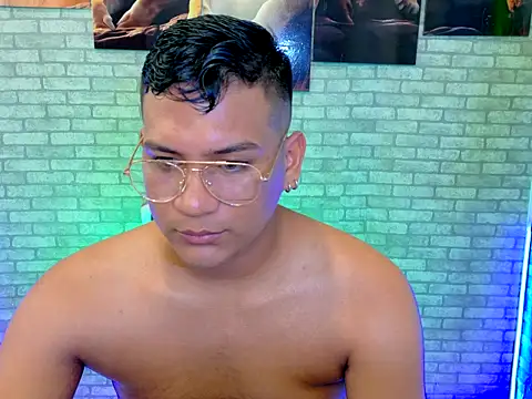 ThomasAxel online show from November 3, 8:45 pm