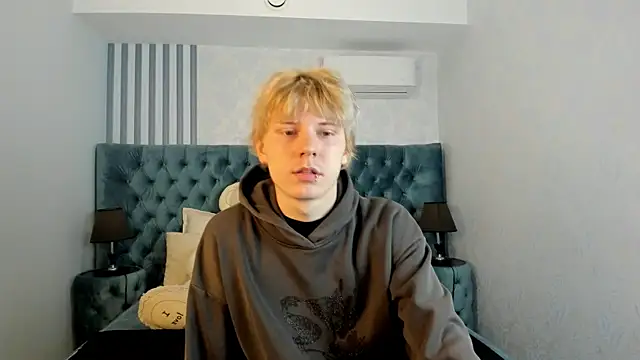 KevinMilky online show from October 22, 2:27 pm