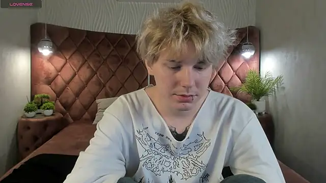 KevinMilky online show from November 20, 2:40 pm