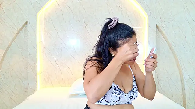 Snapshot of Antonella_Russo1 chatting on June 13, 1:31 pm Antonella Russo1 online show from June 13, 1:31 pm