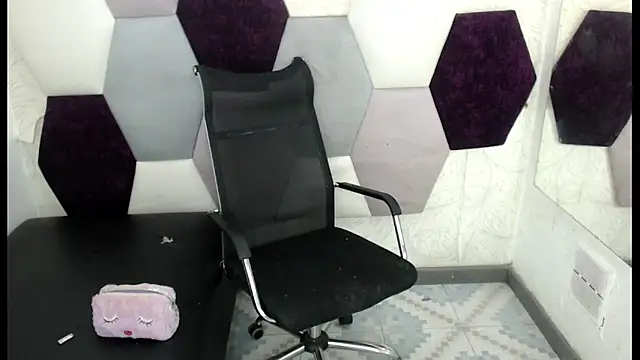 WinnyBarness online show from December 2, 2:23 am