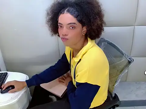 WinnyBarness online show from October 26, 2:12 am