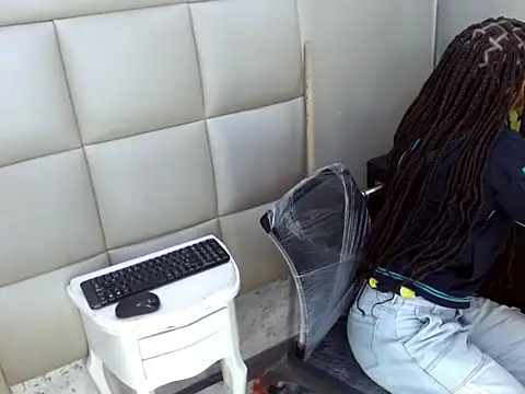 WinnyBarness online show from November 6, 2:15 am