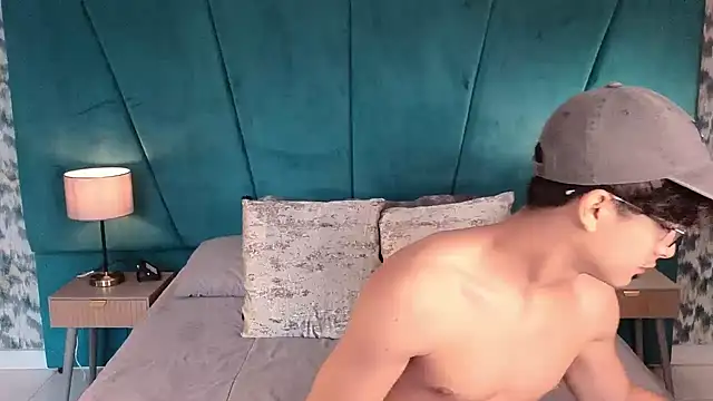 Aaron Eze online show from May 23, 1:43 pm