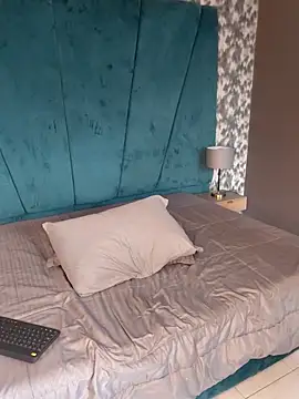 Aaron Eze online show from February 8, 9:45 pm