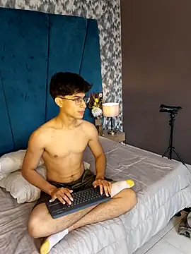 Aaron Eze online show from February 16, 8:40 pm