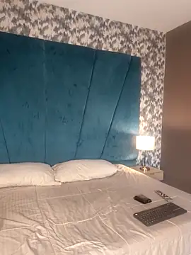 Aaron Eze online show from February 11, 8:31 pm