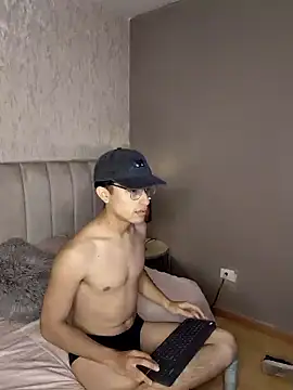 Aaron Eze online show from January 12, 9:20 pm