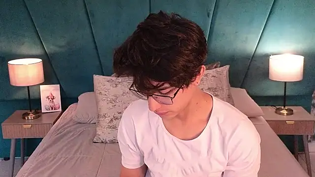 Aaron Eze online show from May 20, 1:08 pm