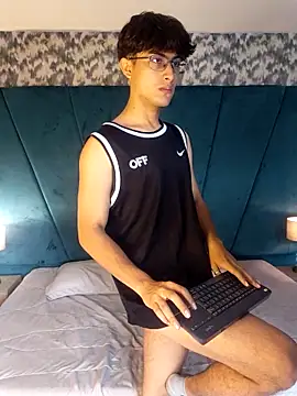Aaron Eze online show from April 19, 2:29 pm