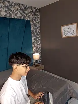 Aaron Eze online show from March 6, 12:11 pm