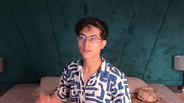 Aaron Eze online show from March 29, 12:07 pm