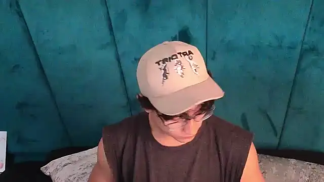 Aaron Eze online show from May 6, 1:37 pm