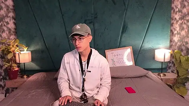 Aaron Eze online show from March 7, 11:49 am