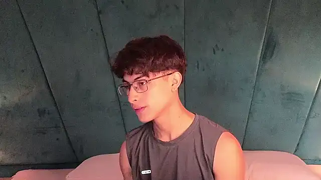 Aaron Eze online show from February 24, 8:10 pm