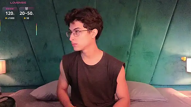 Aaron Eze online show from February 6, 8:38 pm