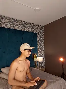 Aaron Eze online show from February 17, 9:45 pm