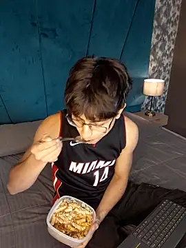 Aaron Eze online show from March 10, 12:42 pm