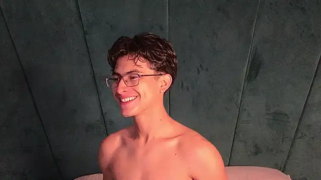 Aaron Eze online show from March 3, 11:17 am