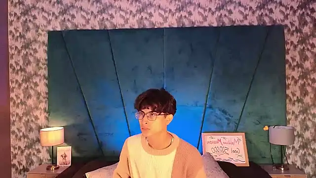 Aaron Eze online show from May 3, 12:31 pm