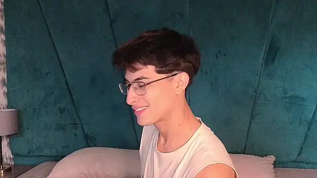 Aaron Eze online show from February 27, 8:30 pm