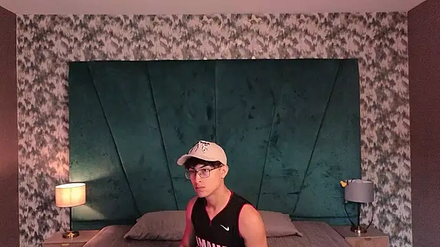 Aaron Eze online show from March 19, 11:54 am