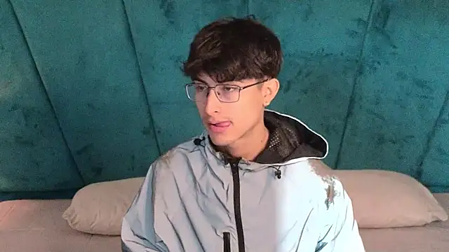 Aaron Eze online show from March 25, 1:43 pm