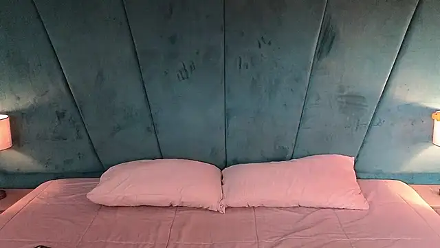 Aaron Eze online show from February 12, 8:41 pm