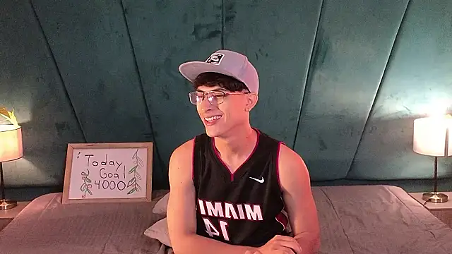 Aaron Eze online show from March 8, 12:08 pm