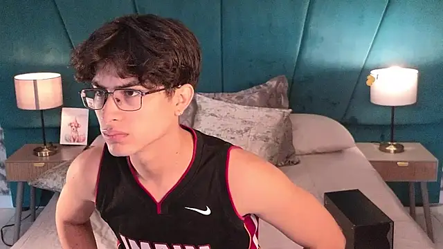 Aaron Eze online show from May 16, 12:37 pm