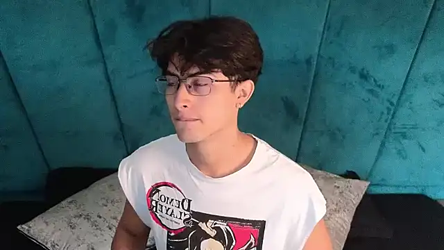 Aaron Eze online show from May 8, 2:21 pm