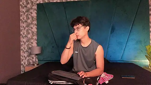 Aaron Eze online show from January 18, 9:07 pm