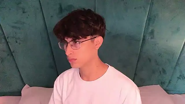 Aaron Eze online show from April 16, 1:23 pm