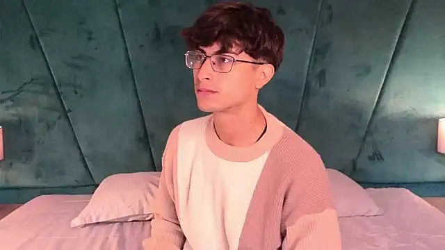 Aaron Eze online show from April 14, 12:32 pm