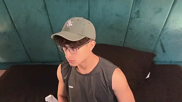 Aaron Eze online show from April 10, 12:34 pm