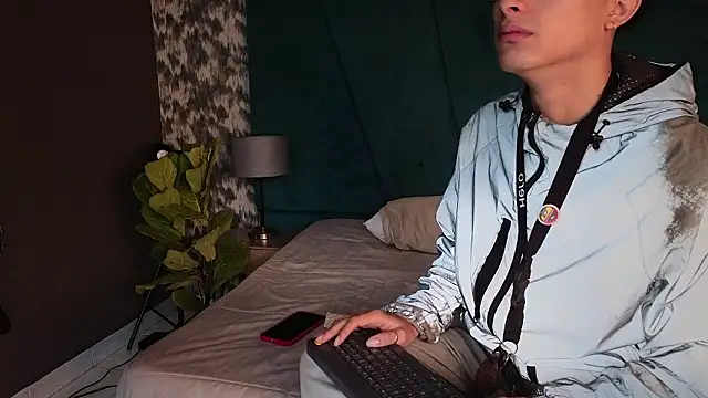 Aaron Eze online show from March 30, 12:17 pm