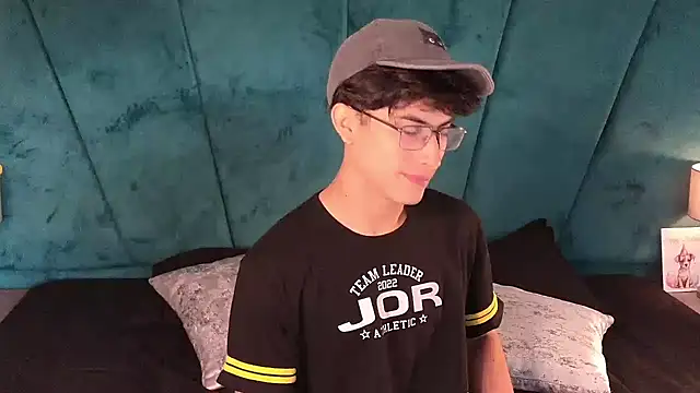 Aaron Eze online show from May 1, 2:22 pm