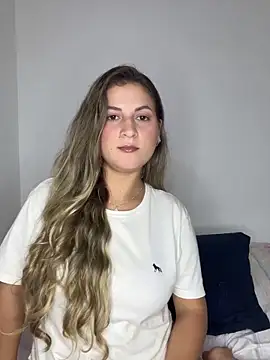 Snapshot of solmartins chatting on November 5, 12:14 am solmartins online show from November 5, 12:14 am