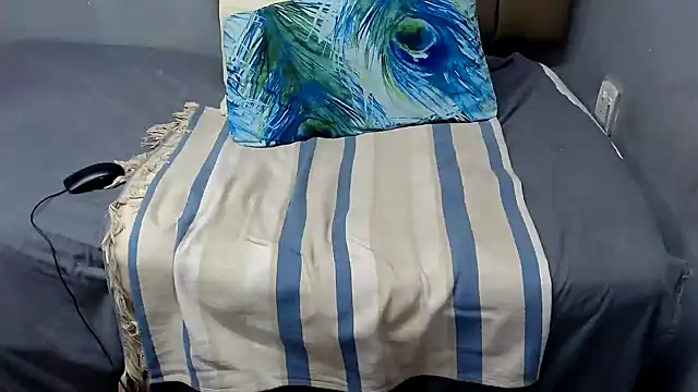 Snapshot of SweetDivaXX chatting on November 30, 9:54 am SweetDivaXX online show from November 30, 9:54 am