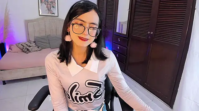 Snapshot of Noah_Cherry chatting on November 7, 5:56 am Noah Cherry online show from November 7, 5:56 am