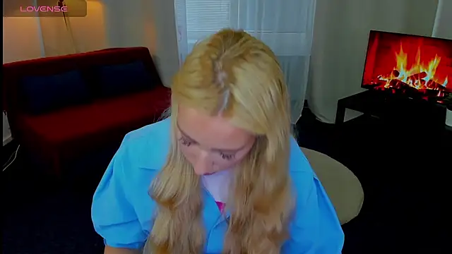 Snapshot of AuroraSkyee chatting on October 28, 12:26 pm AuroraSkyee online show from October 28, 12:26 pm