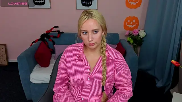 Snapshot of AuroraSkyee chatting on October 27, 2:51 pm AuroraSkyee online show from October 27, 2:51 pm