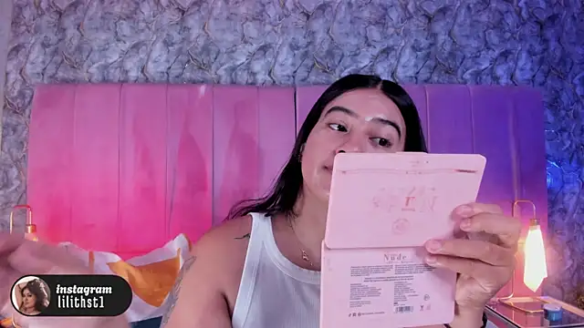 lilithst  online show from May 13, 1:18 pm