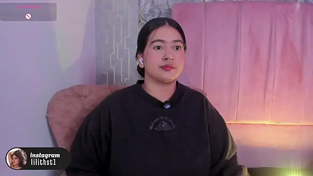Snapshot of lilithst_ chatting on June 7, 8:25 pm lilithst online show from June 7, 8:25 pm