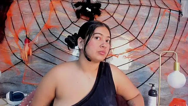 lilithst  online show from October 18, 8:44 pm