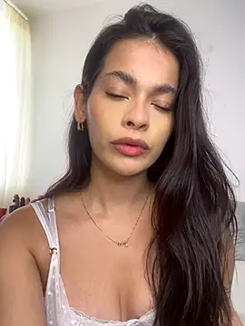 Esmeraldalcl online show from November 11, 9:20 pm